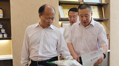 內(nèi)蒙古自治區(qū)政協(xié)黨組書記、主席李秀領(lǐng)考察、調(diào)研我公司